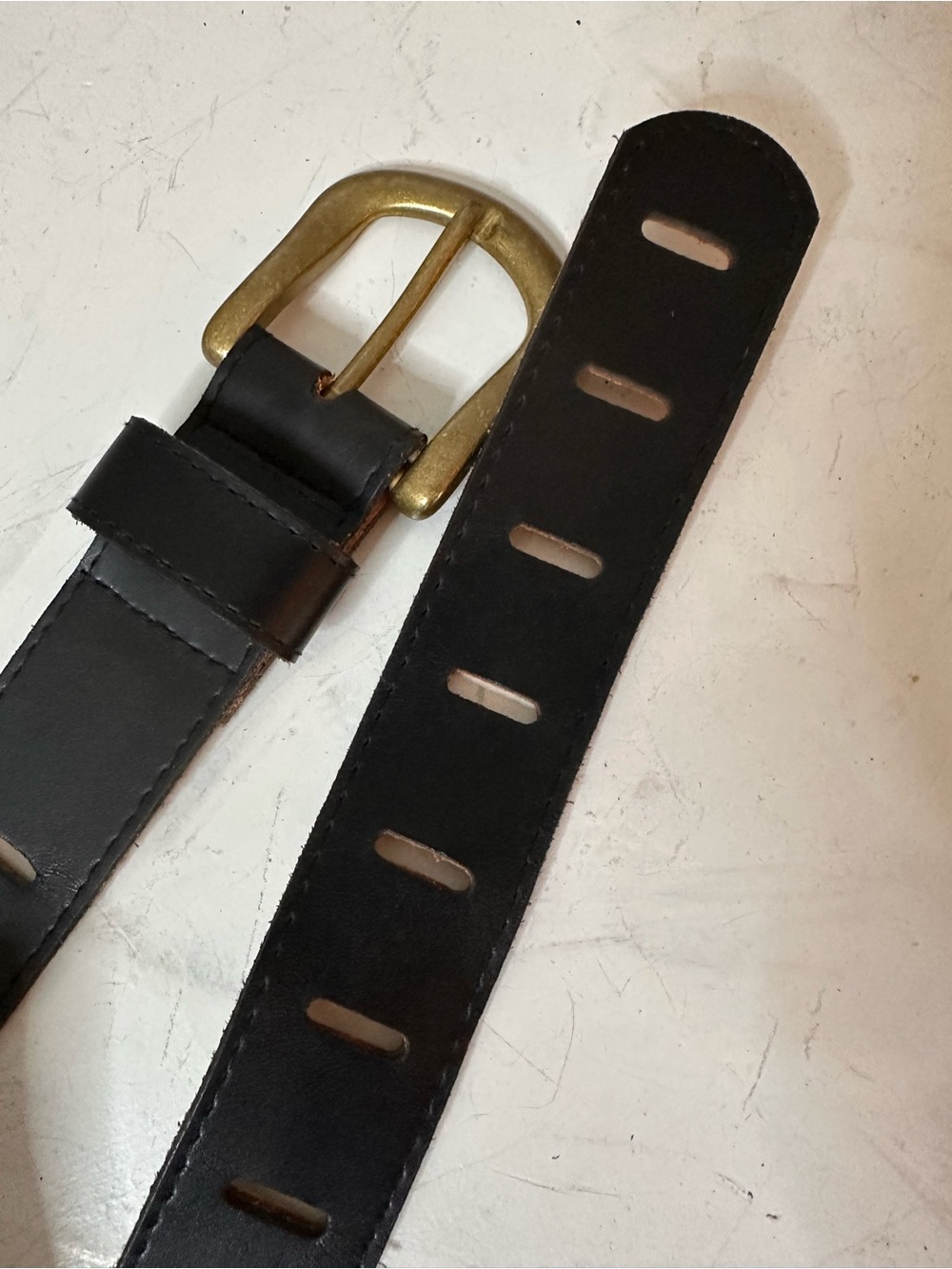 VINTAGE HAND CRAFTED CUT-OUT BLACK LEATHER BELT MADE IN USA MEDIUM - Picture 2 of 7